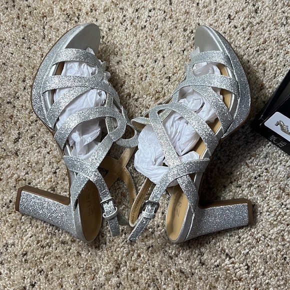 Naturalizer Silver Glitter Heels - Picture 6 of 8